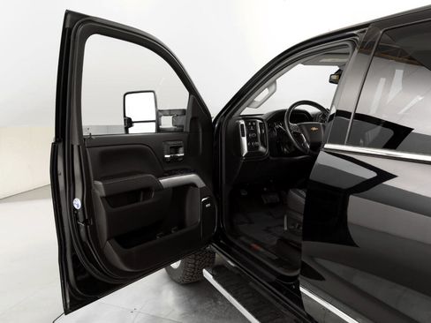 Used 2018 Chevrolet Silverado 2500 LTZ image 10