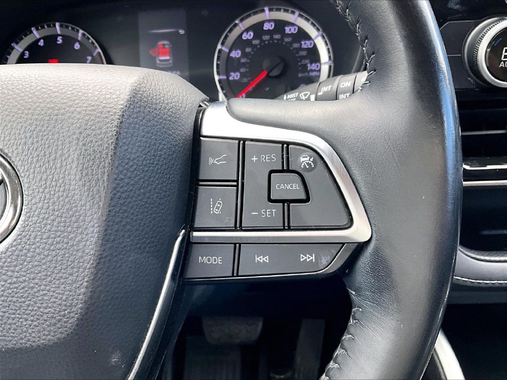 Used 2021 Toyota Highlander LE AWD/4WD image 25
