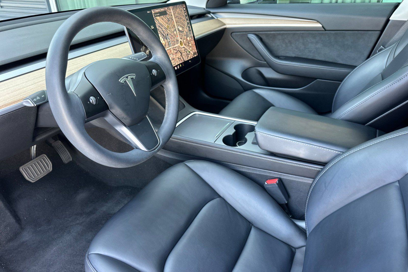 Used 2021 Tesla Model 3 Standard Range Plus RWD image 4