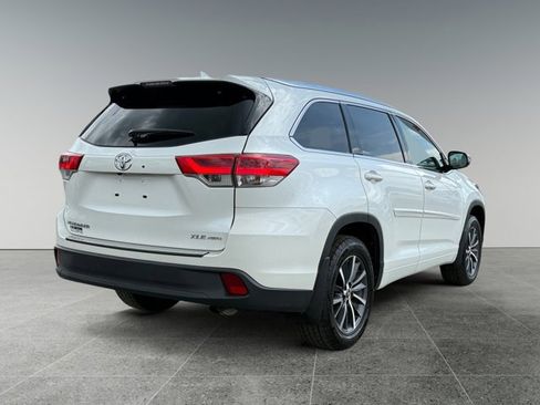 Certified 2017 Toyota Highlander XLE w/ Protection Package #3 AWD/4WD image 6