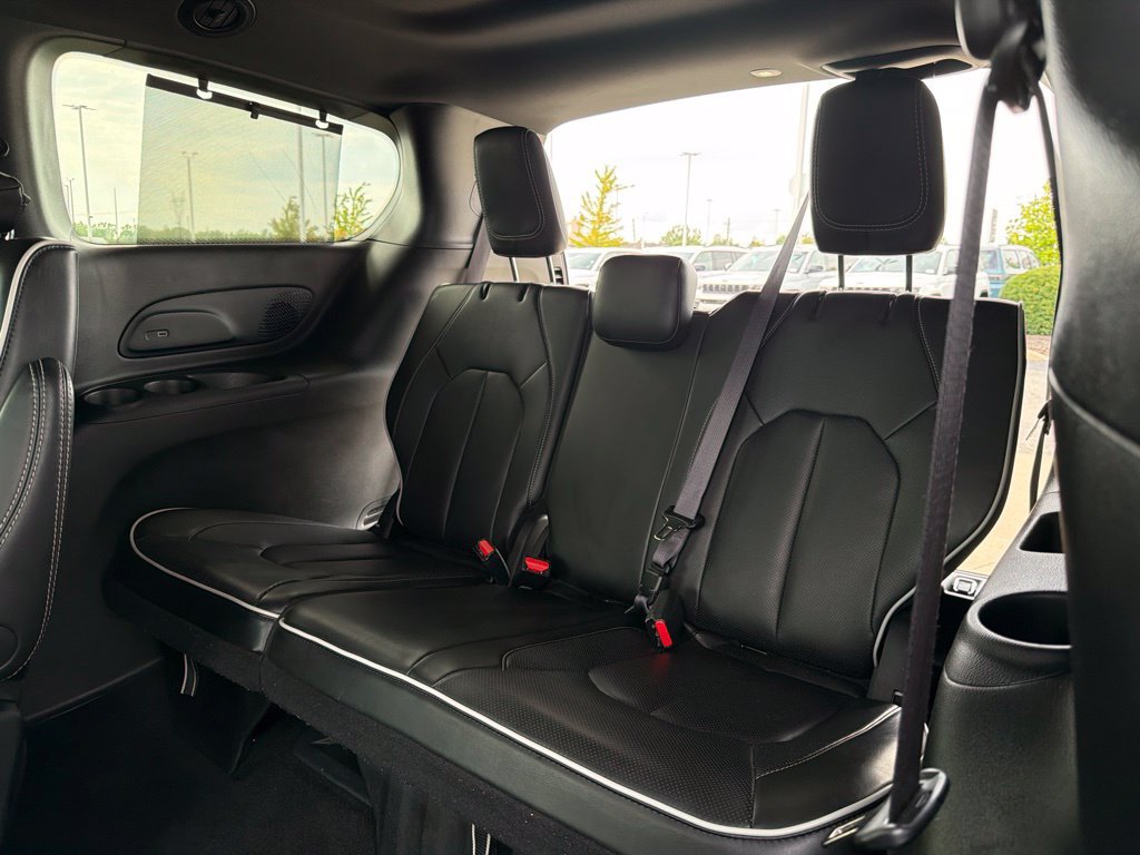 Used 2024 Chrysler Pacifica Limited w/ S Appearance Package AWD/4WD image 35