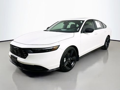 Used 2025 Honda Accord Sport image 3