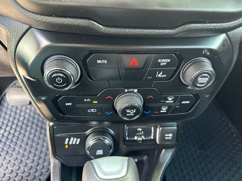 Used 2022 Jeep Renegade Altitude AWD/4WD image 19