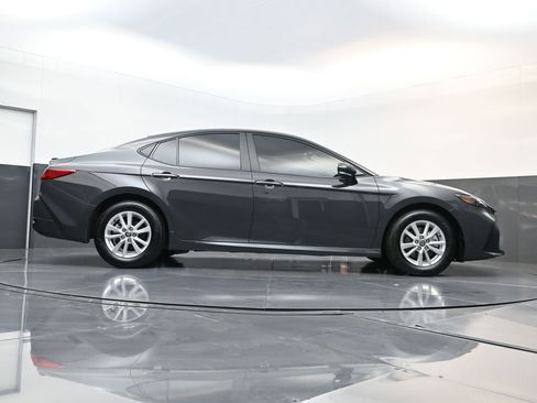 Used 2025 Toyota Camry LE image 21