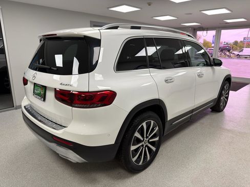 Used 2022 Mercedes-Benz GLB 250 4MATIC w/ Premium Package Lite image 3