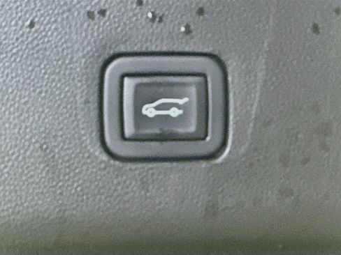 Used 2023 Chevrolet Traverse Premier w/ Redline Edition AWD/4WD image 32