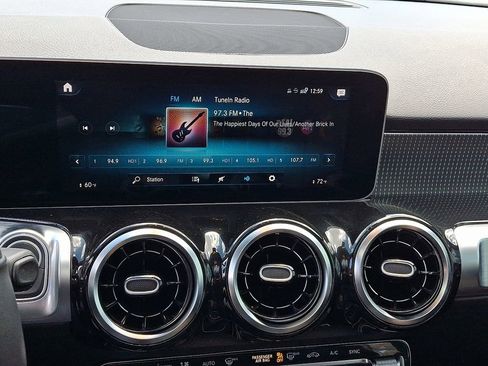 Used 2021 Mercedes-Benz GLB 250 4MATIC image 3