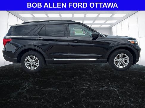Used 2024 Ford Explorer XLT w/ Equipment Group 202A AWD/4WD image 7