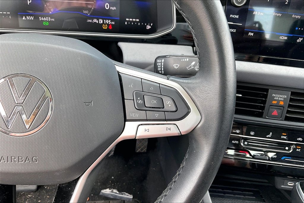 Used 2025 Volkswagen Jetta SE FWD image 12