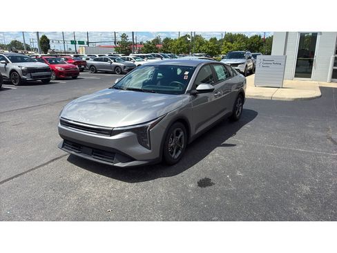 Used 2025 Kia K4 FWD image 2