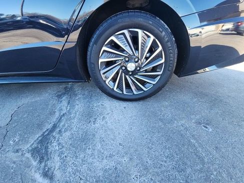 Used 2023 Hyundai Sonata Limited w/ Cargo Package FWD image 9