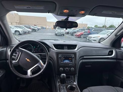 Used 2016 Chevrolet Traverse LT w/ Style and Technology Package FWD image 13