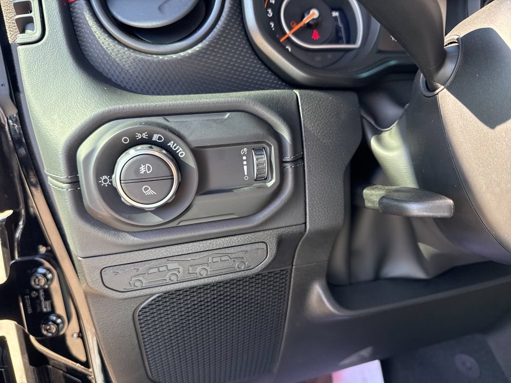 New 2026 Jeep Gladiator Rubicon w/ Technology Group AWD/4WD image 17
