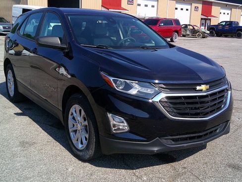 Used 2020 Chevrolet Equinox LS w/ LPO, Floor Liner Package FWD image 3