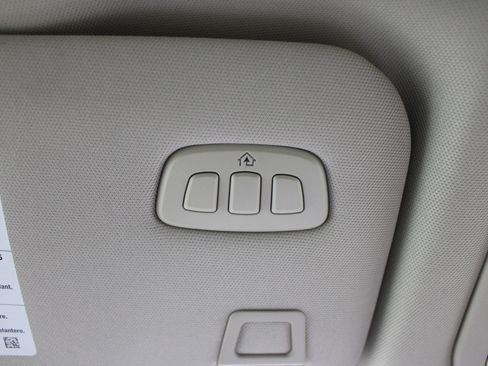 Used 2025 Lincoln Nautilus Premier AWD/4WD image 19