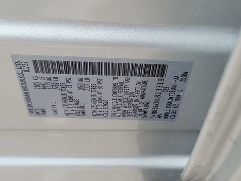 Certified 2025 Nissan Rogue SV FWD image 32