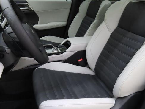 New 2025 Mitsubishi Outlander SE image 10