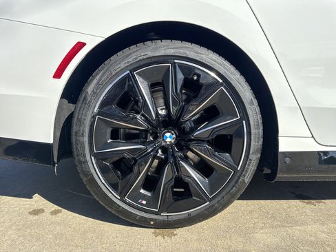 New 2026 BMW 750e xDrive w/ Executive Package image 28
