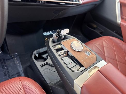 Used 2023 BMW iX xDrive50 w/ Premium Package image 31