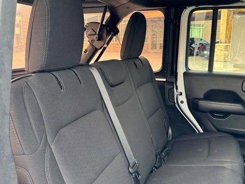 Used 2022 Jeep Wrangler Unlimited Sahara AWD/4WD image 19