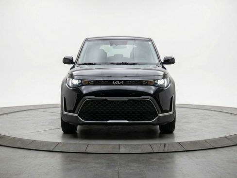 Used 2025 Kia Soul LX w/ LX Technology Package image 2