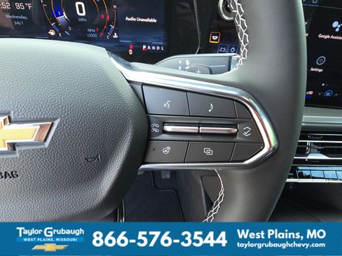 New 2026 Chevrolet Traverse LT w/ Sun and Wheel Package FWD image 19