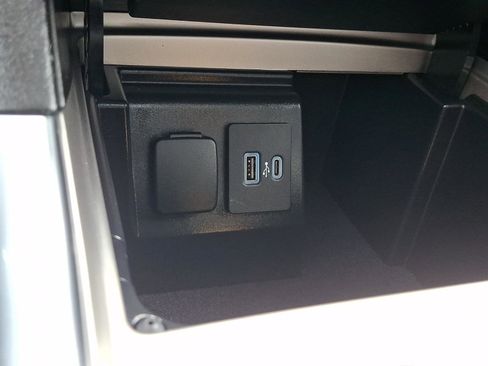 Used 2023 Ford Explorer XLT w/ Equipment Group 202A AWD/4WD image 26