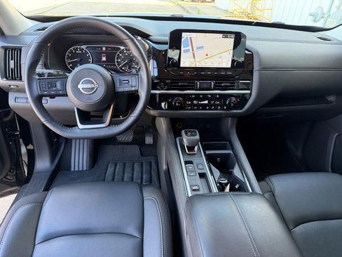 Used 2025 Nissan Pathfinder SL FWD image 20
