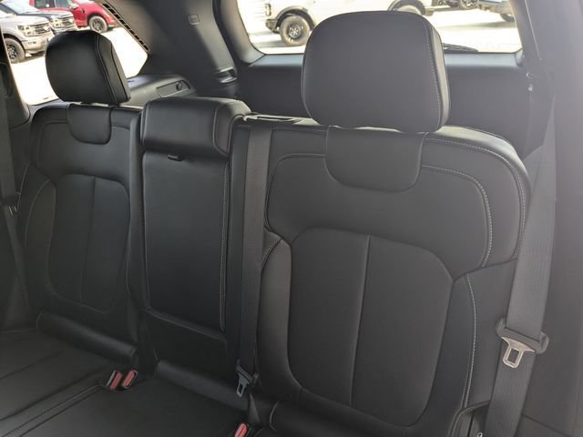 Used 2025 Jeep Grand Cherokee Overland AWD/4WD image 29
