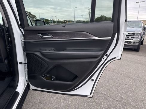 Used 2023 Jeep Grand Cherokee L Limited w/ Luxury Tech Group II image 19