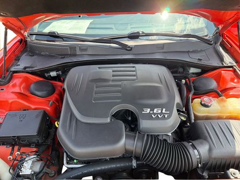 Used 2018 Dodge Charger SXT w/ Blacktop Package RWD image 12