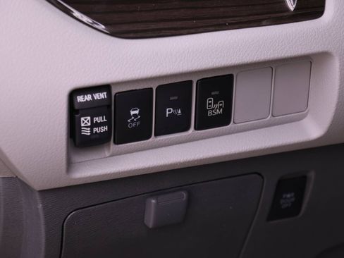 Used 2016 Toyota Sienna XLE image 14