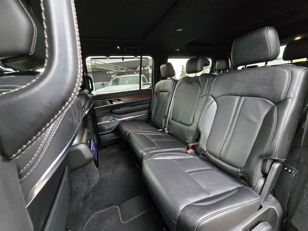 Used 2023 Jeep Grand Wagoneer 4WD w/ Flexible Seating Group image 17
