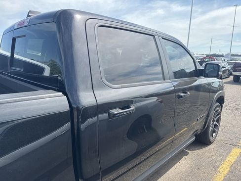 Used 2019 RAM 1500 Laramie AWD/4WD image 11