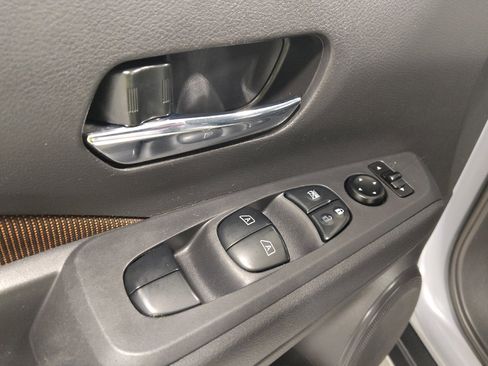 Used 2021 Nissan Kicks SR w/ Exterior Package FWD image 27