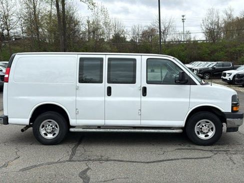 Used 2024 Chevrolet Express 2500 w/ Driver Convenience Package RWD image 5