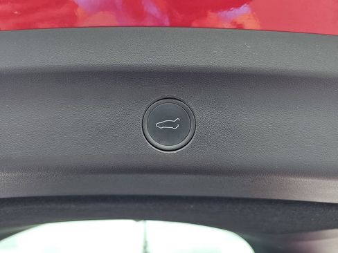 Used 2021 Tesla Model Y Long Range AWD/4WD image 18