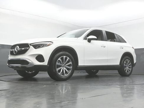 Used 2025 Mercedes-Benz GLC 300 4MATIC image 49