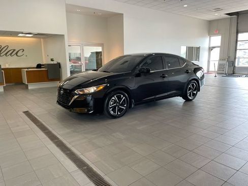 Used 2025 Nissan Sentra SV w/ All-Weather Package FWD image 2