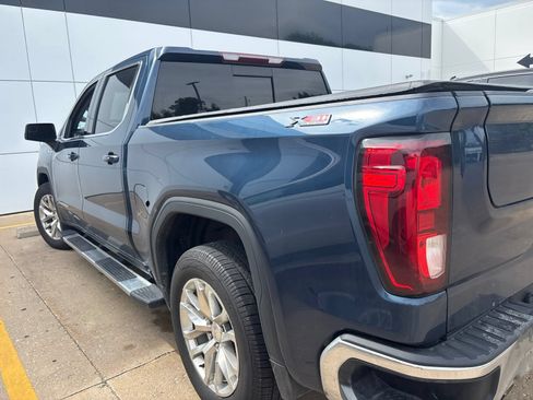 Used 2022 GMC Sierra 1500 SLE w/ X31 Off-Road Package AWD/4WD image 3