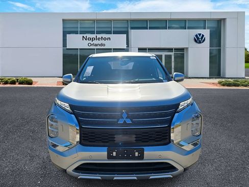 Used 2023 Mitsubishi Outlander SE image 2