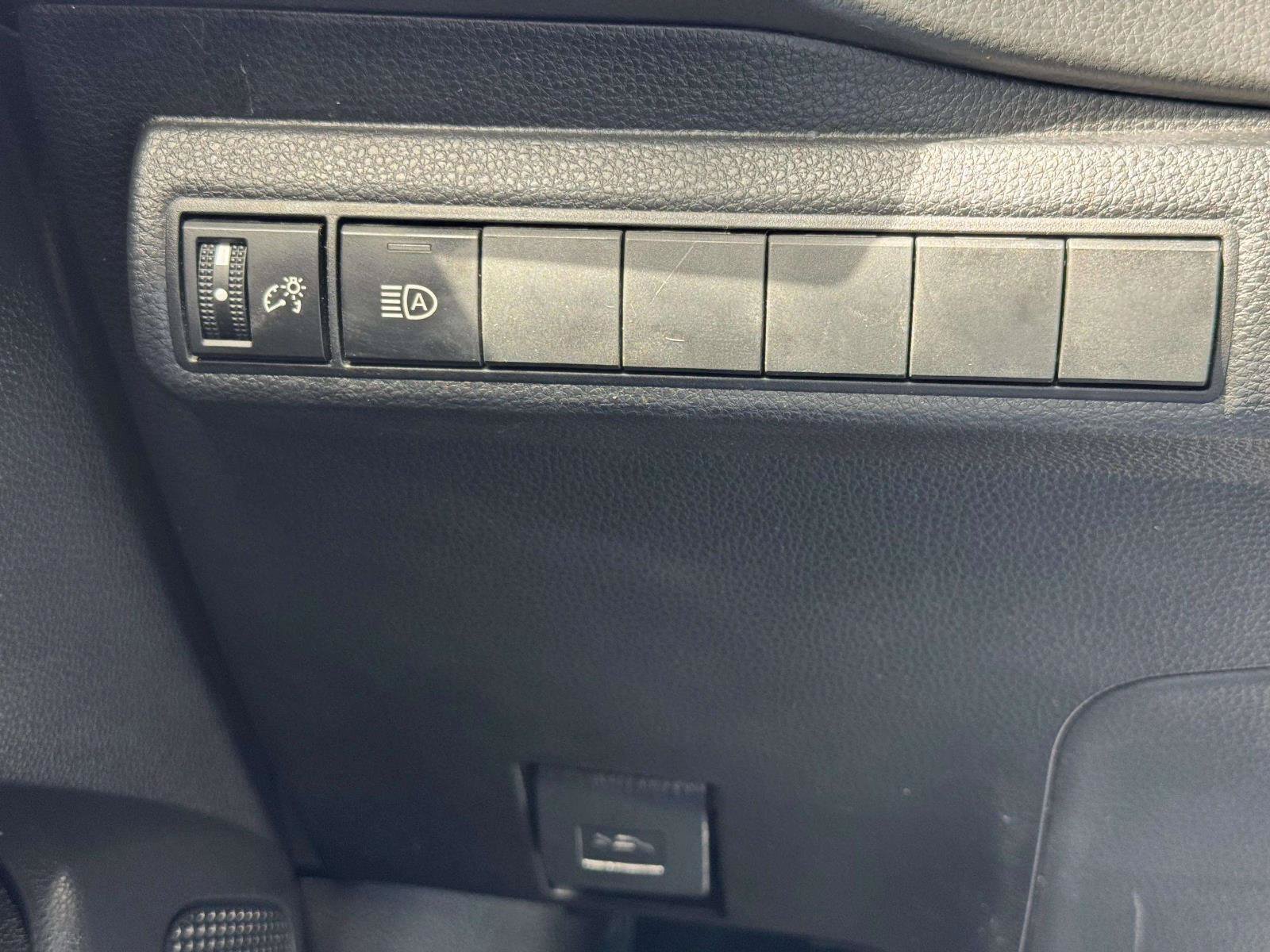 Used 2022 Toyota Corolla SE FWD image 32