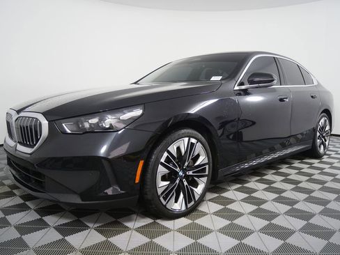 Certified 2024 BMW 530i w/ Convenience Package RWD image 7