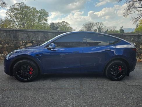 Used 2024 Tesla Model Y Long Range AWD/4WD image 8