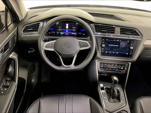 Used 2023 Volkswagen Tiguan SE image 7