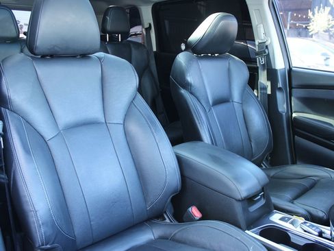 Used 2021 Subaru Ascent Limited w/ Technology Package image 29