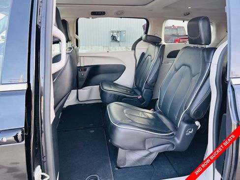 Used 2024 Chrysler Pacifica Limited image 29