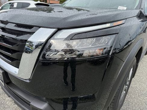 New 2025 Nissan Pathfinder SV w/ SV Premium Package image 32