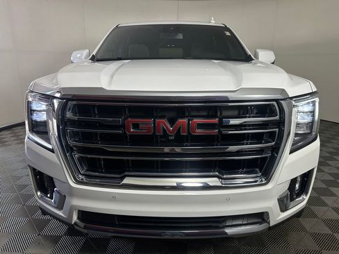 Used 2024 GMC Yukon SLT w/ SLT Luxury Package image 8