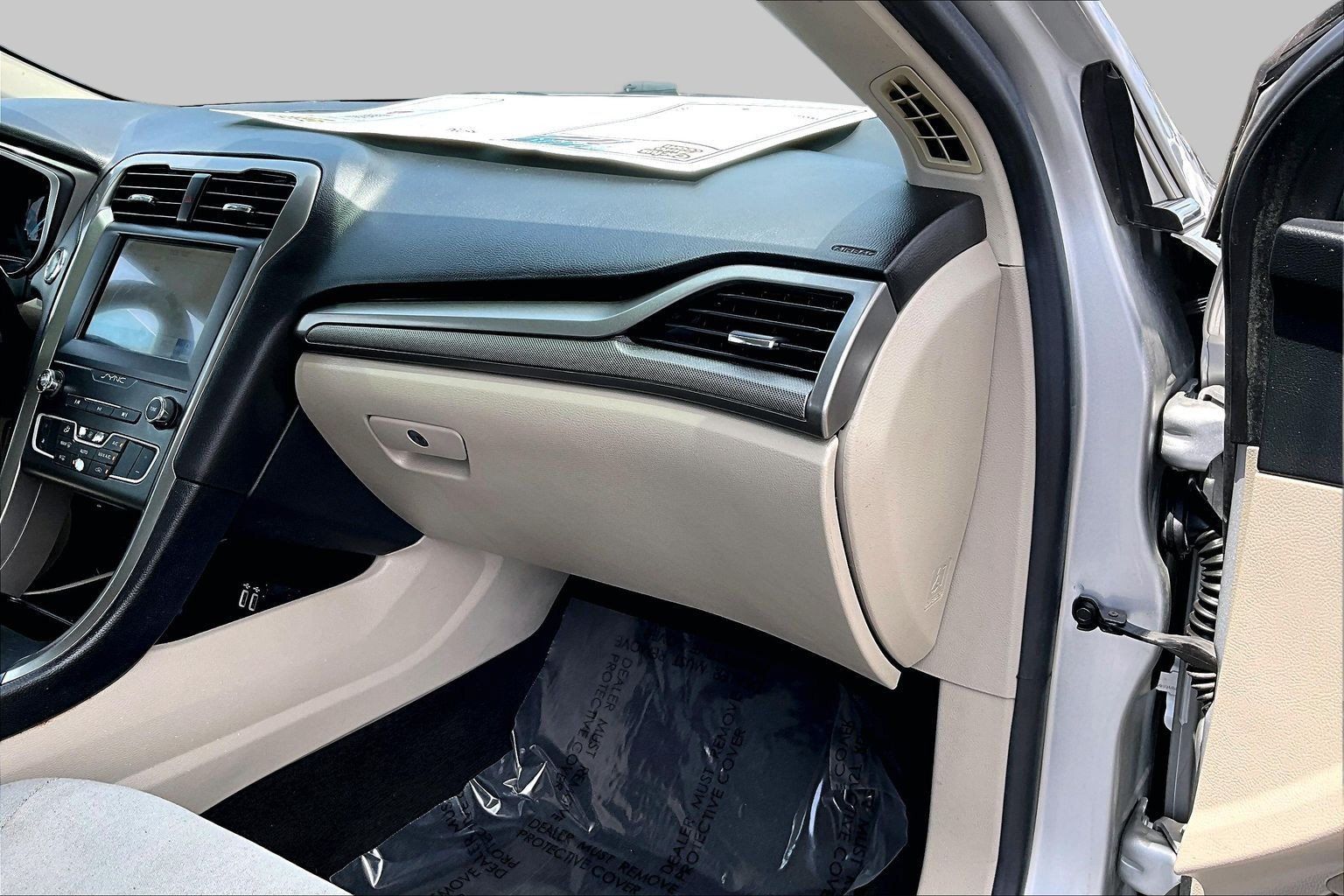 Used 2019 Ford Fusion SE FWD image 15